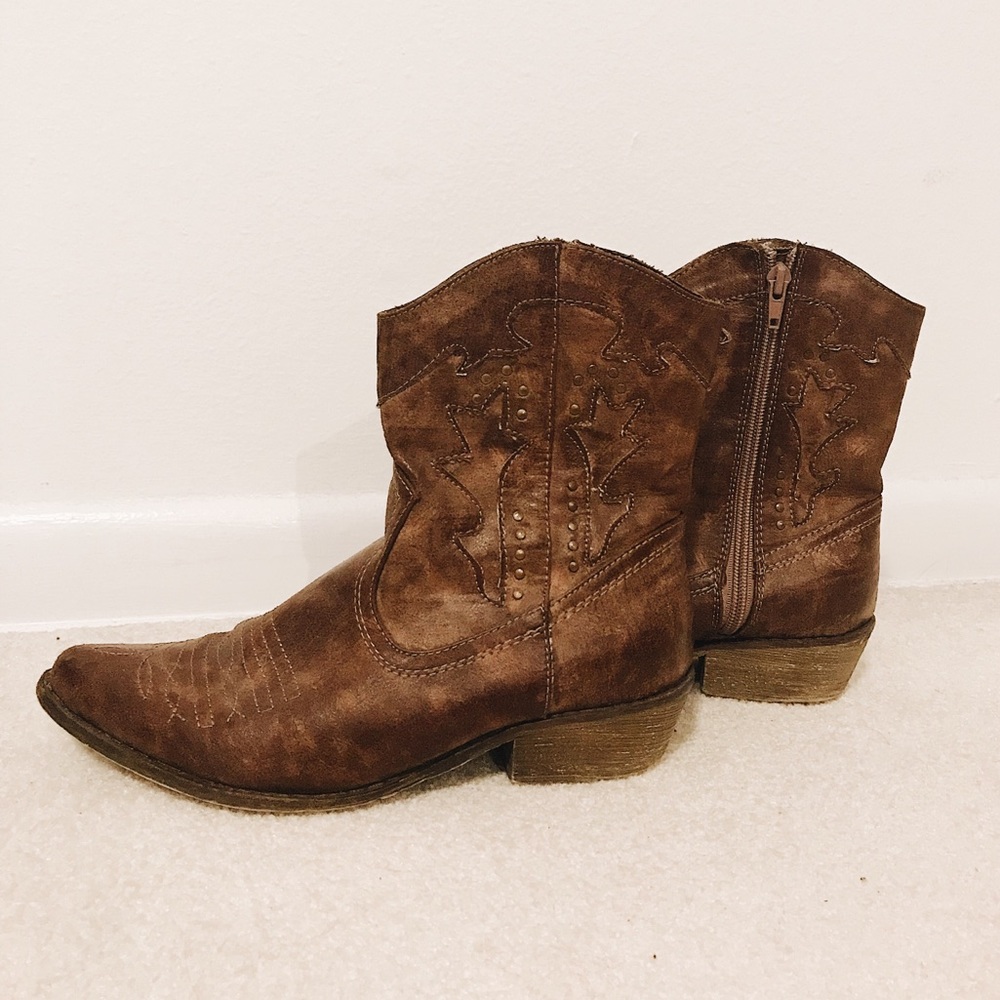 American Eagle Cowgirl boots with zipper